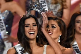 [Photo] Chiêm ngưỡng vẻ đẹp rạng ngời của tân Hoa Hậu Hoàn Vũ 2015