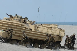 Hải quân Mỹ tham gia cuộc tập trận đổ bộ tại bờ biển San Antonio, tỉnh Zambales, Philippines ngày 21/4. (Nguồn: AFP/TTXVN)