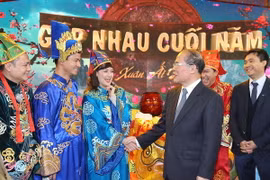 Chủ tịch Quốc hội Nguyễn Sinh Hùng gặp gỡ các Táo quân 2015
