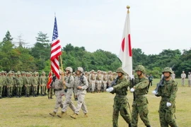 Lực lượng lính thủy đánh bộ Mỹ và các lực lượng phòng vệ Nhật Bản tham gia một cuộc tập trận. (Nguồn: Kyodo/TTXVN)