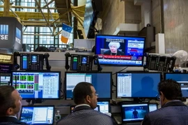 Giao dịch viên làm việc tại sàn giao dịch chứng khoán New York ngày 17/9. (Nguồn: Reuters/TTXVN) 