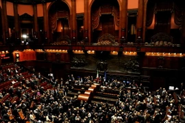 Italy nhất trí cắt lương hưu của các cựu nghị sỹ bị kết án tù 