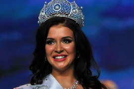 [Photo] Chiêm ngưỡng khoảnh khắc đăng quang của Hoa hậu Nga