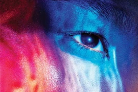  Trang điểm ấn tượng: Dung nhan và ánh sáng.