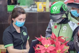 GoBiz hỗ trợ các nhà hàng, quán ăn chủ động quản lý đơn hàng GoFood, và hạn chế sai sót về đơn hàng. (Ảnh: T.Uyên/Vietnam+)