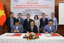 Các bên ký kết xúc tiến xây dựng Samsung Hope School tại Đồng Nai. (Ảnh: D.Linh)