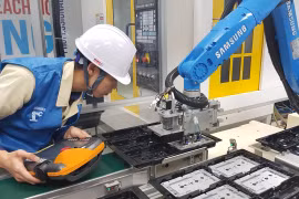 Nhân viên Samsung tham gia chương trình đào tạo Kỹ thuật cao tại công ty. (Ảnh: Linh Trang/Vietnam+)