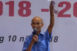 Cụ Cao Nhất Linh đọc thơ tự sáng tác trong ngày khai giảng năm học mới 2018-2019. (Ảnh: CTV/Vietnam+) 