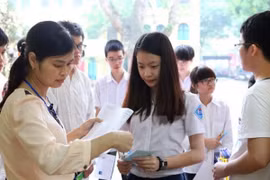 Học sinh Hà Nội dự thi vào lớp 10. (Ảnh: Quý Trung/TTXVN)