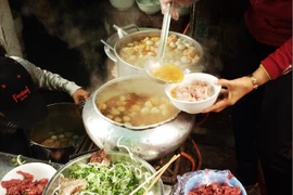 Quán bún bò Huế ở ngõ Hùng Vương chỉ mở bán từ 7 giờ đến 9 giờ mỗi ngày là hết hàng. (Ảnh: Xuân Mai/Vietnam+)