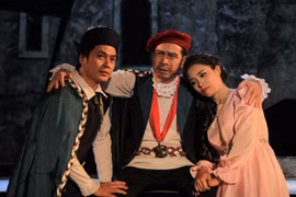 Vở kịch "Hamlet" do các nghệ sỹ Nhà hát Kịch Việt Nam thể hiện. (Nguồn ảnh: Nhà hát Kịch Việt Nam)