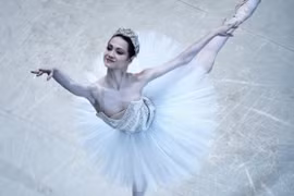 Mathilde Froustey trên sân khấu. (Nguồn ảnh: L'espace)