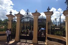 Cổng vào nhà cổ Bình Thủy. (Ảnh: Xuân Mai/Vietnam+)