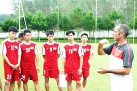 HLV U19 Việt Nam gắn bó lâu dài với Học viện HAGL