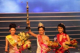 Thu Thảo đăng quang ngôi Hoa hậu Việt Nam 2012