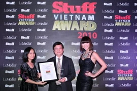 Stuff Vietnam trao giải Siêu phẩm của năm: Tivi Samsung C9000 (Ảnh: Le Media)