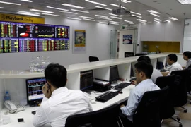 Năm mã chứng khoán có mức giá tăng, giảm mạnh nhất tuần qua 