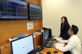 Tranh mua trái phiếu Chính phủ, lãi suất giảm mạnh 