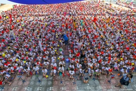 Trong ngày khai giảng năm học 2018-2019, số lượng học sinh lớp 1 đã chiếm 'áp đảo' so với học sinh các khóa trên. (Ảnh: Minh Sơn/Vietnam+) 