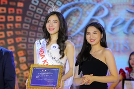Tối 16/4, tại Học viện Báo chí và Tuyên truyền, 10 nữ sinh nổi bật nhất đã bước vào đêm chung kết hoa khôi Press Beauty 2018. (Ảnh: Minh Sơn/Vietnam+)