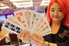 Stiker Jello Jello có hơn 43 mẫu khác nhau. (Ảnh: Minh Sơn/Vietnam+) 