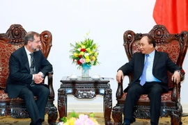 Thủ tướng Nguyễn Xuân Phúc tiếp ông Janez Premoze, Đại sứ Slovenia tại Việt Nam. (Ảnh: Thống Nhất/TTXVN)