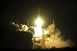 Tên lửa đẩy Trường Chinh-5 rời bệ phóng tại Trung tâm Vũ trụ Văn Xương, tỉnh Hải Nam ngày 3/11/2016. (Nguồn: AP/TTXVN)