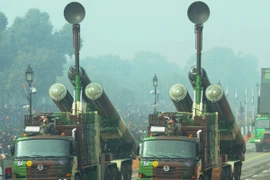 Các loại tên lửa của quân đội Ấn Độ tham gia lễ duyệt binh ở New Delhi nhân kỷ niệm Ngày Cộng hòa (26/1/2016). (Nguồn: THX/TTXVN)