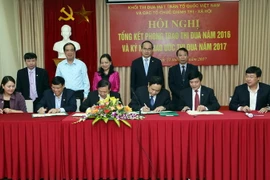 Quang cảnh lễ ký kết. (Ảnh: Nguyễn Dân/TTXN)