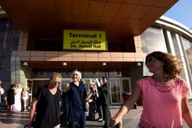 Hành khách tại sân bay quốc tế Sharm El-Sheikh của Ai Cập. (Nguồn: AFP/TTXVN)