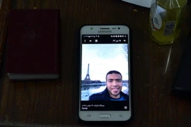 Bức ảnh nghi can Abdallah El-Hamahmy trên một chiếc điện thoại di động ngày 5/2. (Nguồn: AFP/TTXVN)