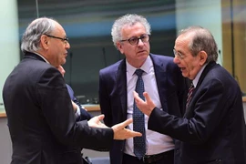 Bộ trưởng Tài chính các nước thảo luận bên lề Hội nghị Bộ trưởng Tài chính nhóm Eurogroup tại Brussels, Bỉ ngày 26/1. (Nguồn: AFP/TTXVN)