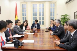 Phó Thủ tướng Vũ Đức Đam tiếp ông Masataka Watanabe, Chủ tịch kiêm Giám đốc điều hành báo Asahi Shimbun (Nhật Bản) đang thăm và làm việc tại Việt Nam. (Ảnh: Phạm Kiên/TTXVN)