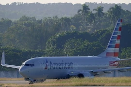 Máy bay của hãng hàng không American Airlines hạ cánh tại sân bay Jose Marti, La Habana, Cuba ngày 28/11/2016. (Nguồn: AFP/TTXVN)