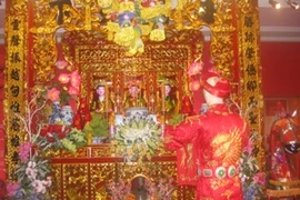 Ban thờ Mẫu tại triển lãm. (Ảnh: Thiên Linh/ Vietnam+) 