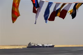 Doanh thu của kênh đào Suez ước tăng 10% trong tài khóa 2021-2022