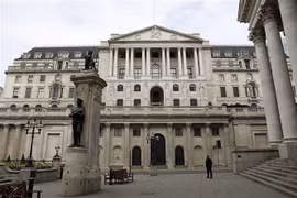 Quang cảnh bên ngoài Ngân hàng Trung ương Anh ở London. (Ảnh: AFP/TTXVN)