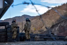 Armenia và Azerbaijan cáo buộc lẫn nhau vi phạm lệnh ngừng bắn