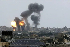 Sốc với khoảnh khắc tên lửa Israel đánh sập nhiều tòa nhà ở Gaza