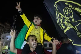Người dân Palestine ở Gaza hò reo ăn mừng lệnh ngừng bắn