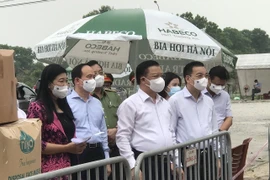 [Photo] Bí thư Hà Nội kiểm tra công tác phòng dịch tại Đông Anh