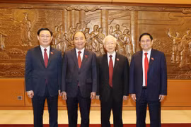 Tổng Bí thư Nguyễn Phú Trọng cùng Chủ tịch nước Nguyễn Xuân Phúc, Thủ tướng Phạm Minh Chính và Chủ tịch Quốc hội Vương Đình Huệ dự bế mạc Kỳ họp thứ 11, Quốc hội khoá XIV. (Ảnh: Trí Dũng/TTXVN)