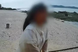 Cha mẹ chế ngự con gái nổi loạn bằng cách đưa ra đảo hoang