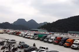 Giảm chi phí, hỗ trợ doanh nghiệp bị ùn tắc hàng ở cửa khẩu Lạng Sơn