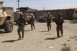 Ấn Độ sơ tán khẩn cấp công dân khỏi một thành phố của Afghanistan