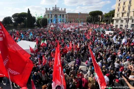 Hàng chục nghìn người tham gia biểu tình chống phátxít tại Italy