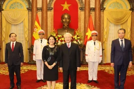 Tổng Bí thư, Chủ tịch nước Nguyễn Phú Trọng tiếp Bà María Del Pilar Méndez Jiménez, Đại sứ Đặc mệnh toàn quyền Tây Ban Nha tại Việt Nam đến trình Quốc thư. (Ảnh: Trí Dũng/TTXVN)