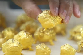 Giá vàng thế giới vượt ngưỡng 1.800 USD do nhà đầu tư chuyển hướng