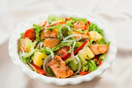 Mách nàng công sở mẹo làm salad ngon đúng chuẩn nhà hàng