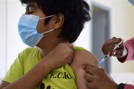 Australia kêu gọi Pfizer nộp hồ sơ tiêm vaccine COVID-19 cho trẻ em